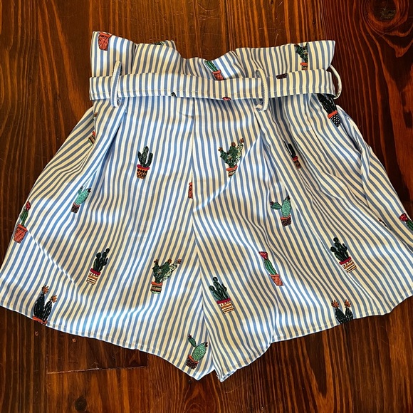 DO + BE Blue and White Paper Bag Cactus Shorts with Tie - Picture 7 of 7